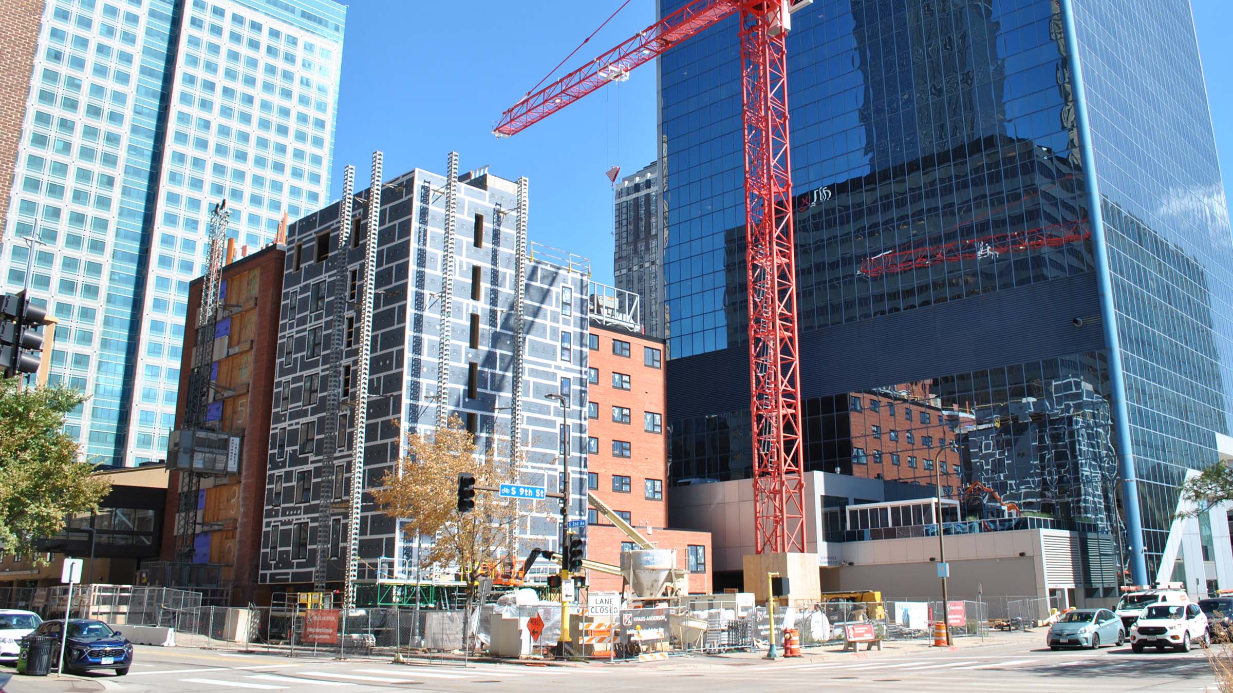 Medium-range photo of the construction site of Exodus low-income apartments at 2nd Avenue and 9th Street in Downtown Minneapolis, on a sunny day in early autumn.